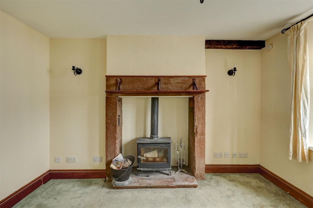 Property photo 3 of 13 Lounge