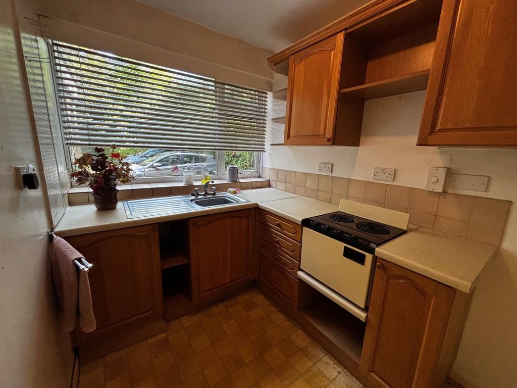 Property photo 3 of 9 Kitchen.Jpg