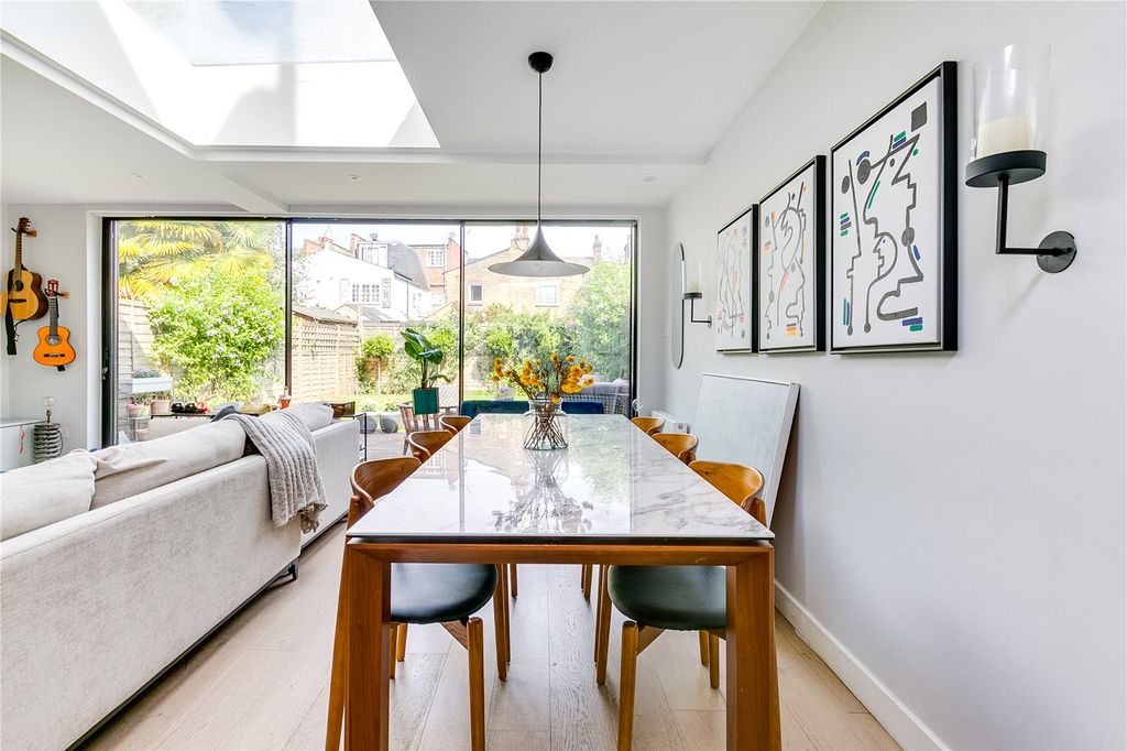 Property photo 3 of 14 Dining Area