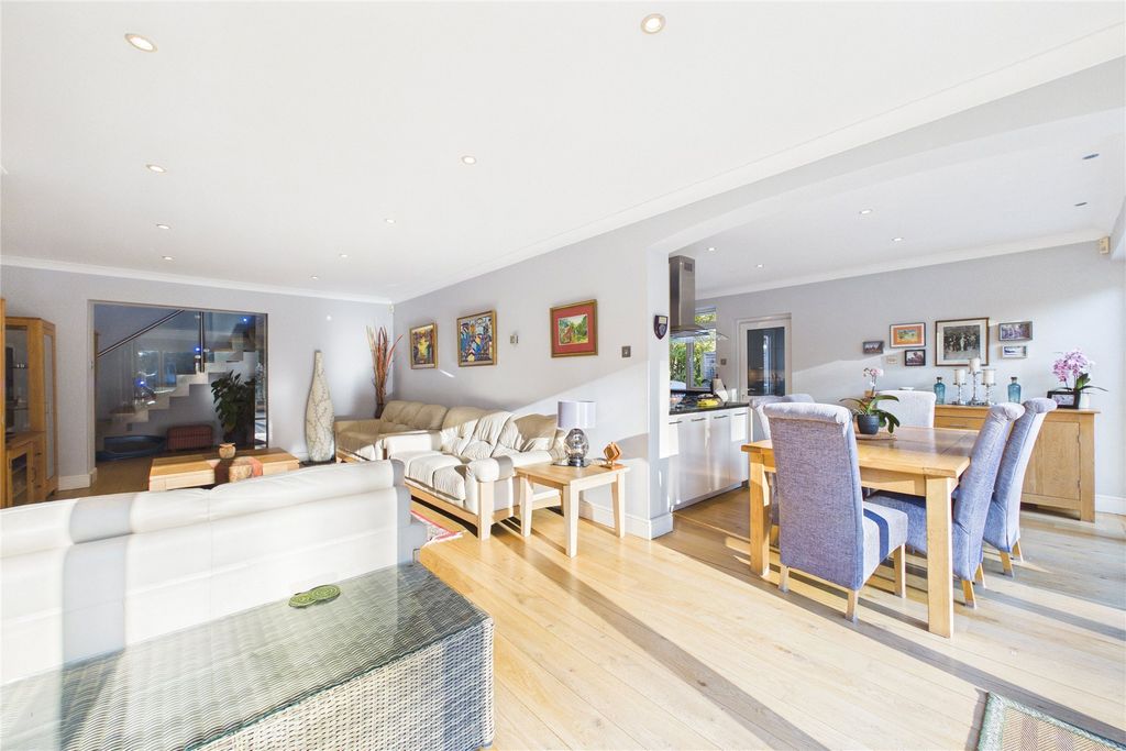 Property photo 3 of 22 Picture No. 05