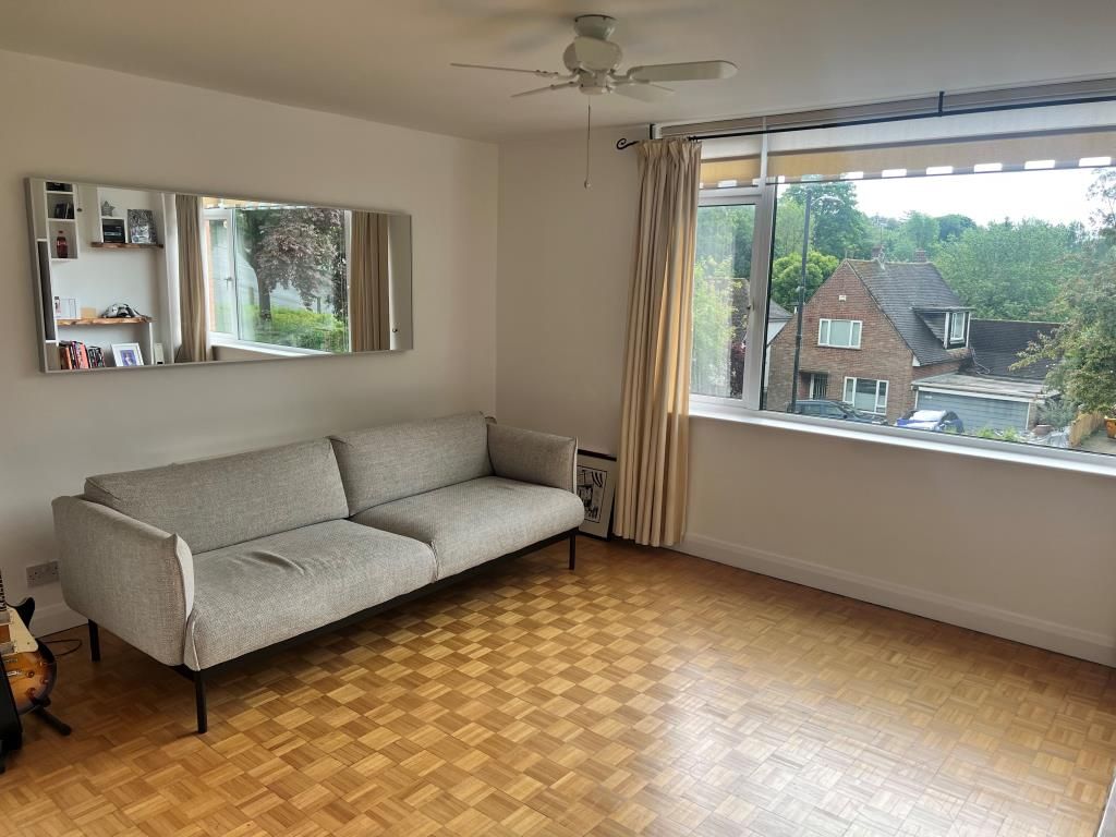 Property photo 3 of 11 Lounge