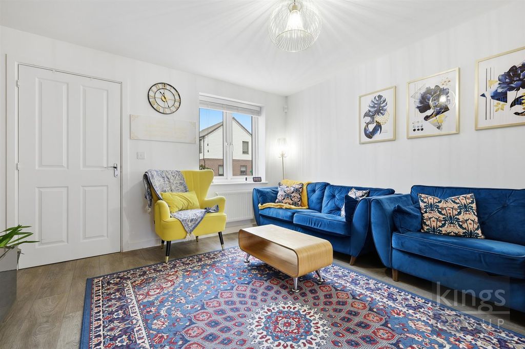 Property photo 2 of 18 Lounge