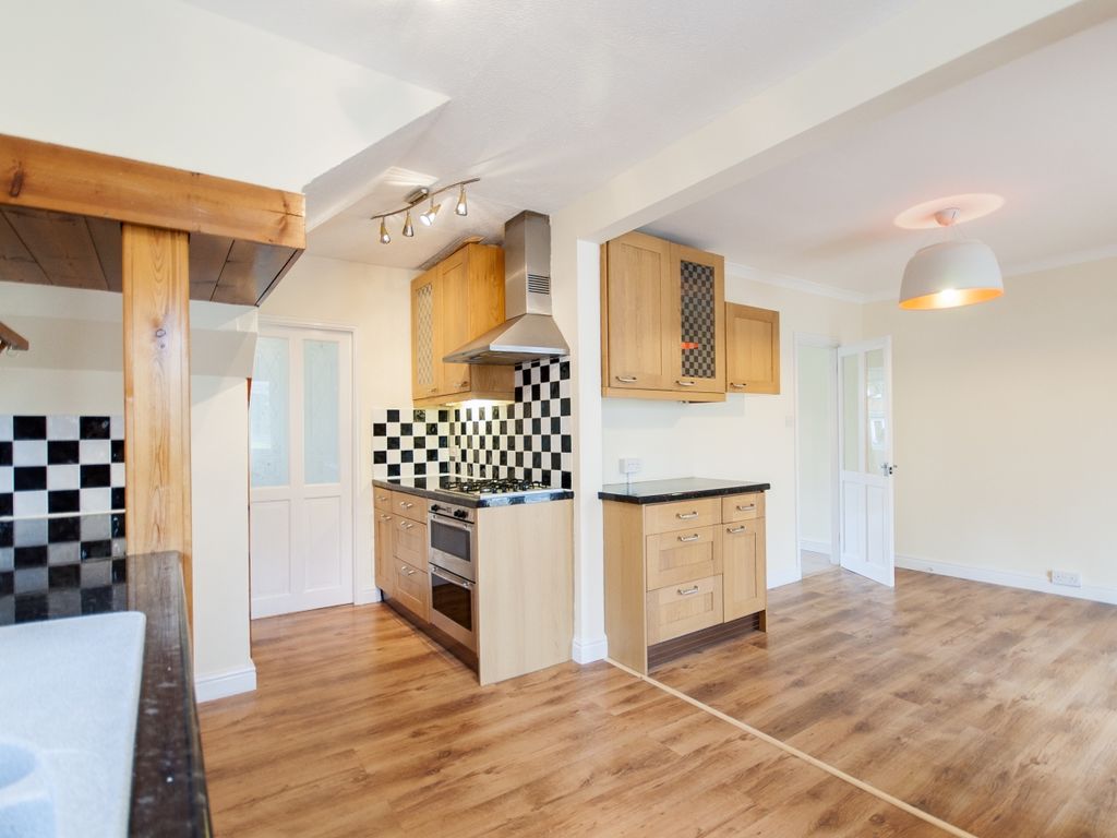 Property photo 2 of 13 Kitchen3