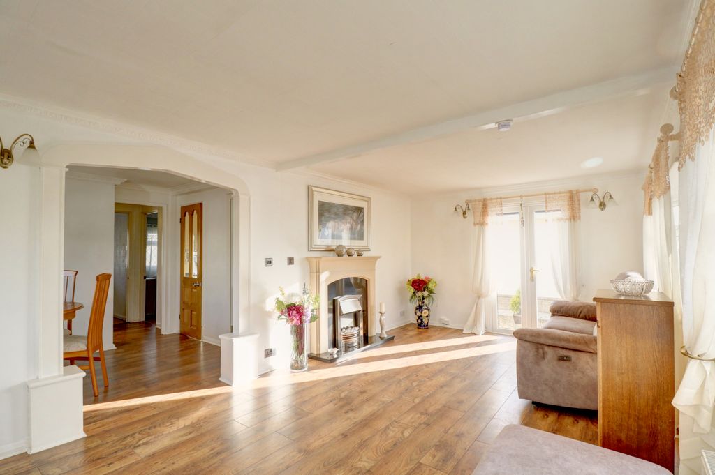 Property photo 2 of 17 Lounge 1.1