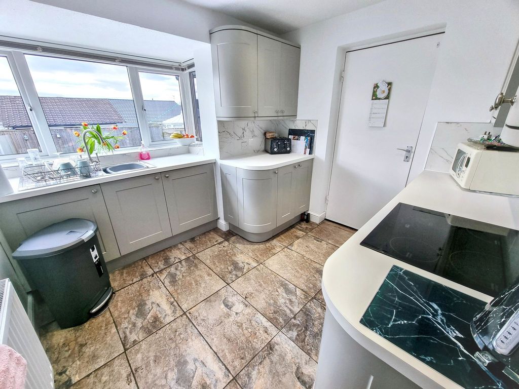 Property photo 3 of 8 Photo 6