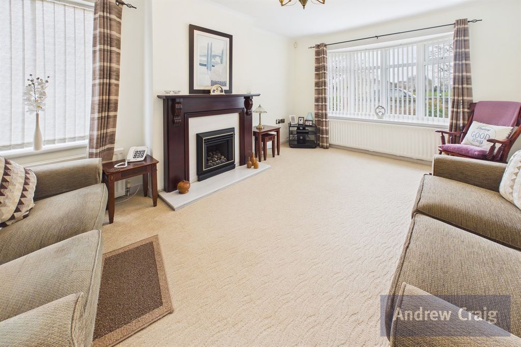 Property photo 2 of 10 Lounge