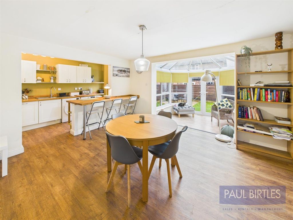 Property photo 3 of 29 Cam04378G0-Pr0244-Still031.Jpg