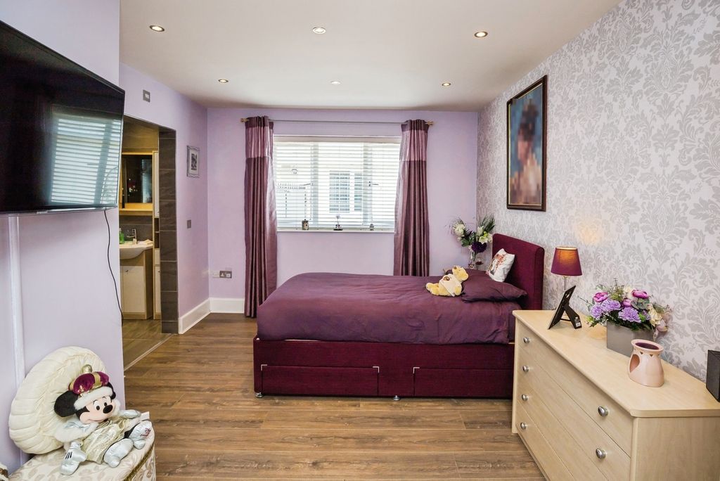 Additional image 18 of 5 bed bungalow for saleTan Y Graig, Cefn Mawr, Wrexham, Wrecsam LL14