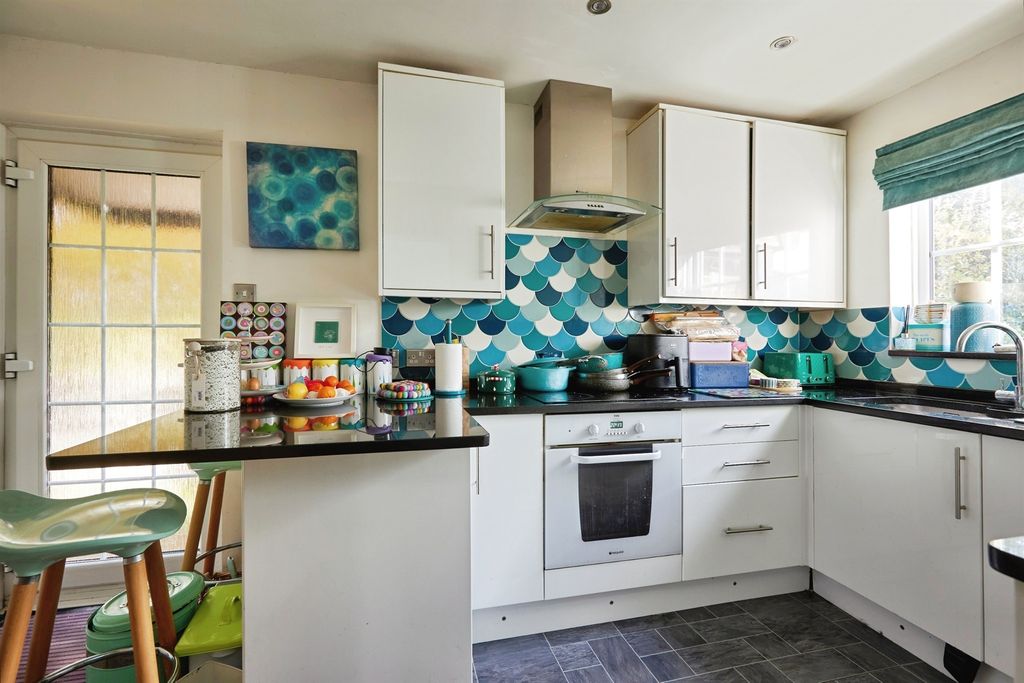 Property photo 2 of 16