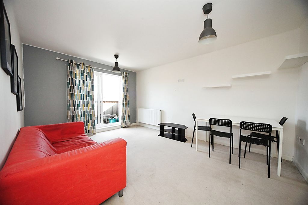 Property photo 2 of 8