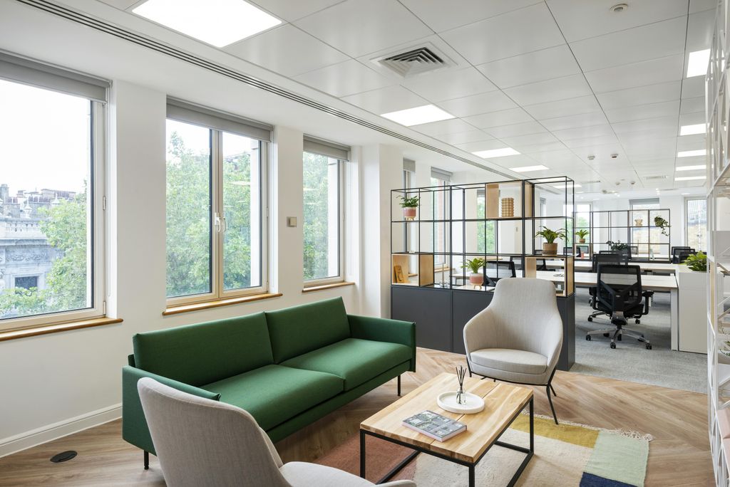 Property photo 2 of 10 39 Charing Cross Road