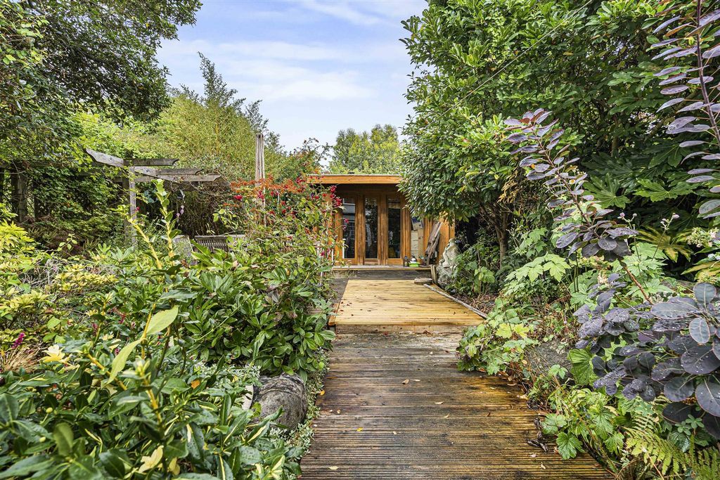 Property photo 2 of 19