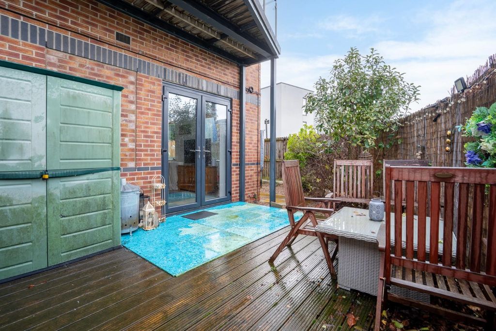 Additional image 10 of 2 bed flat for saleGeorge Cayley Drive, York YO30
