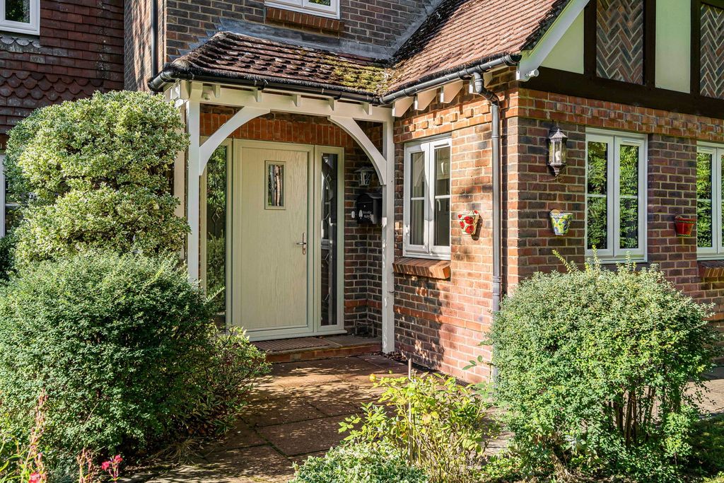 Property photo 2 of 39