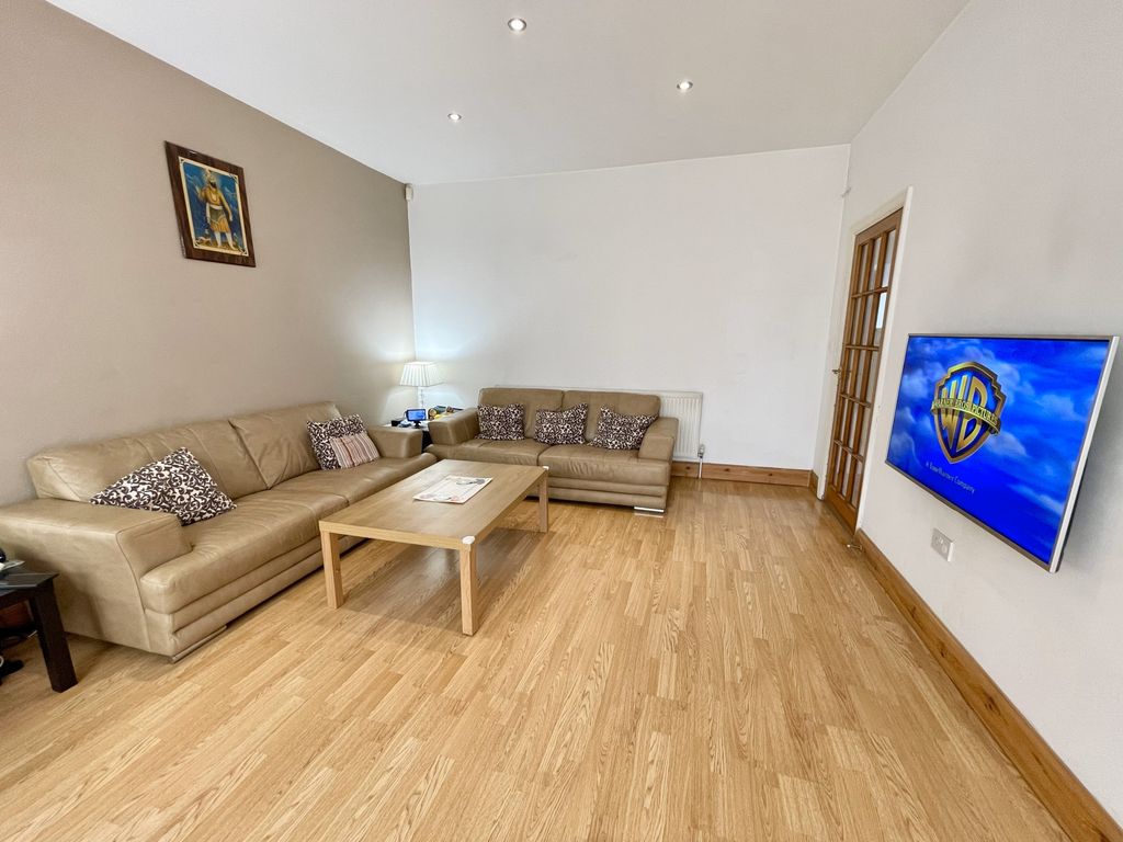 Property photo 3 of 25