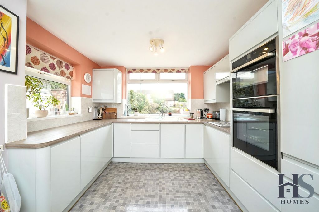 Property photo 3 of 20 Kitchen