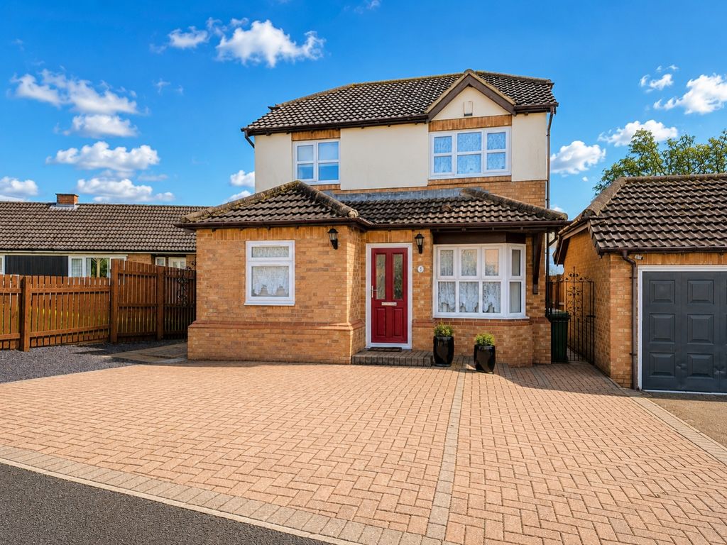 Property photo 1 of 17 Front Hutton