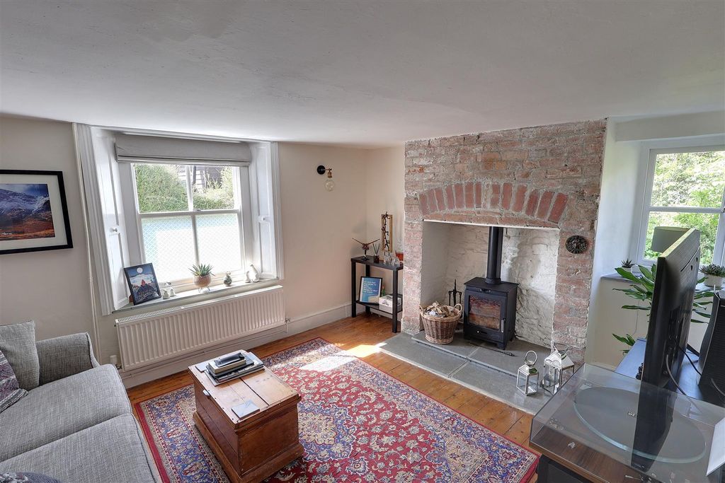 Property photo 2 of 22