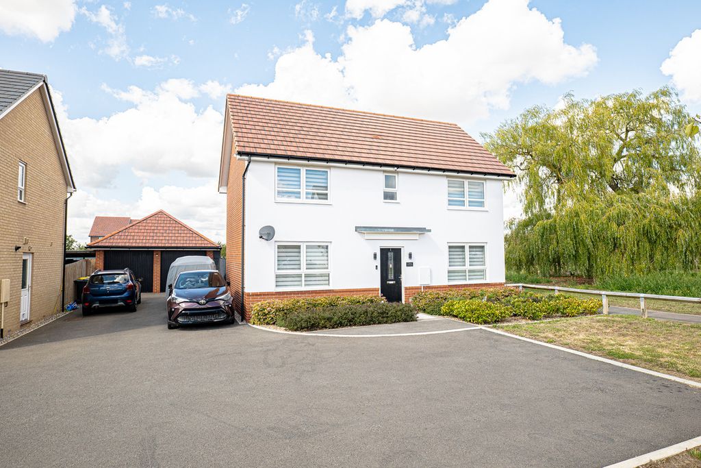 Property photo 1 of 32