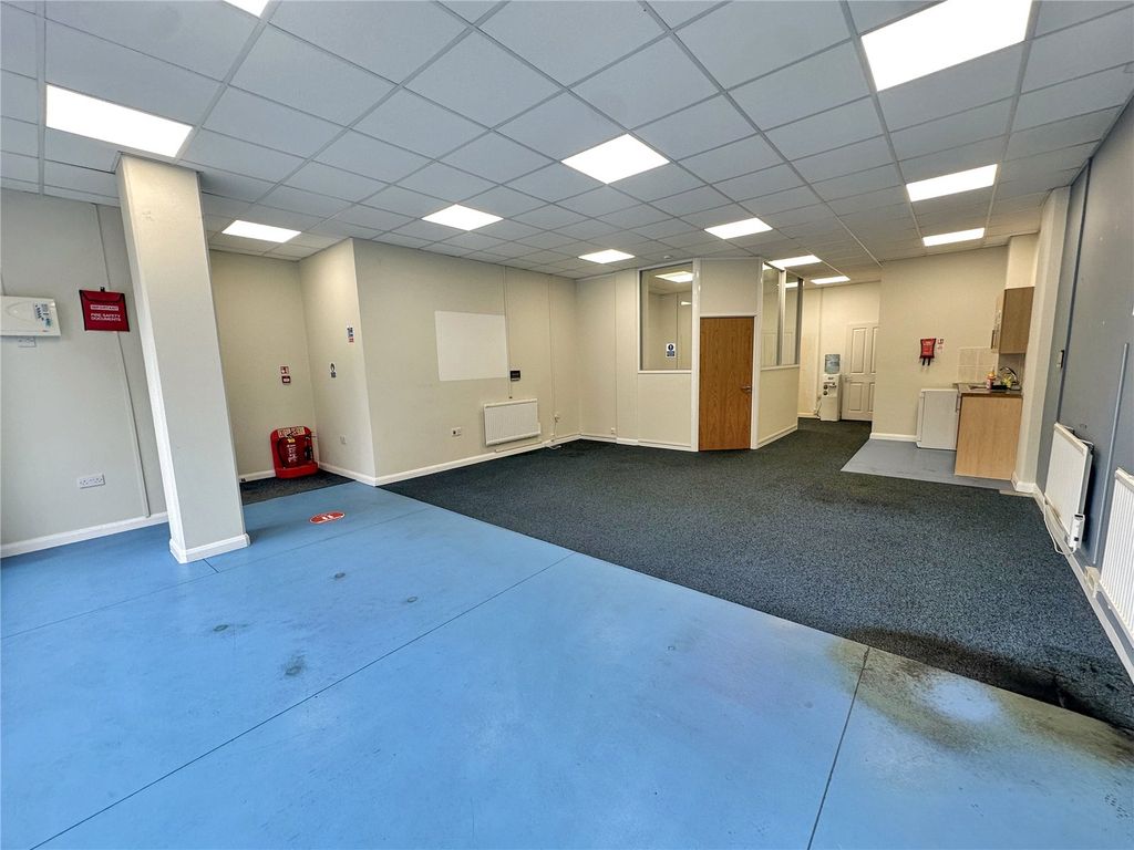 Property photo 2 of 7 Picture No. 15