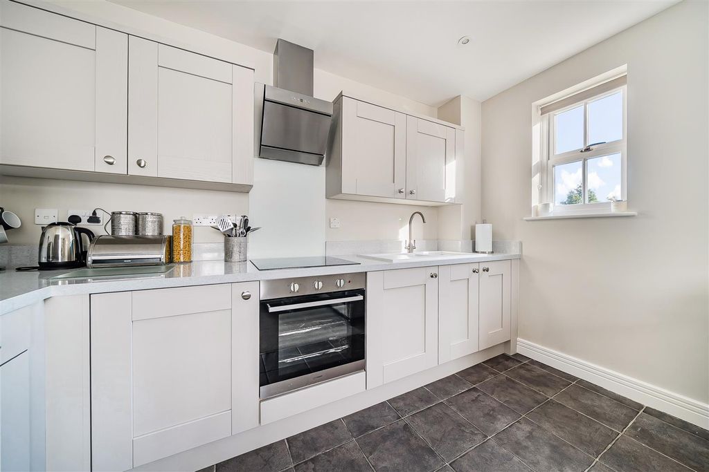 Property photo 3 of 12 Kitchen