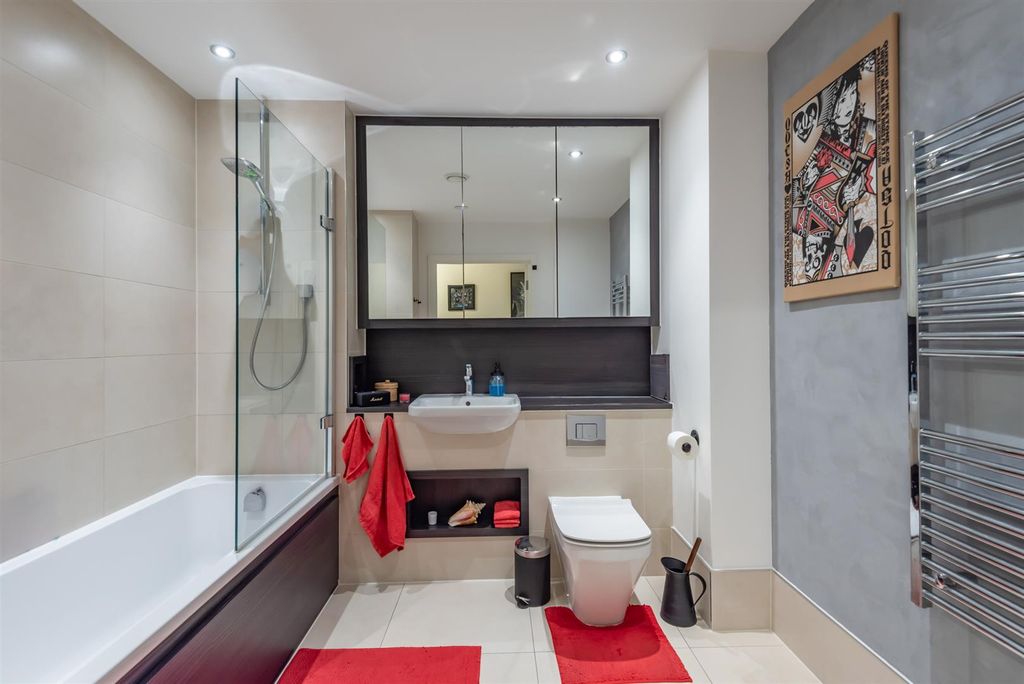 Property photo 3 of 16 14-605_Suntrap_Court_E3.Jpg