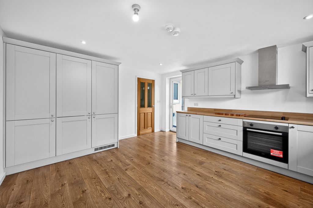 Property photo 3 of 17 Kitchen/Diner