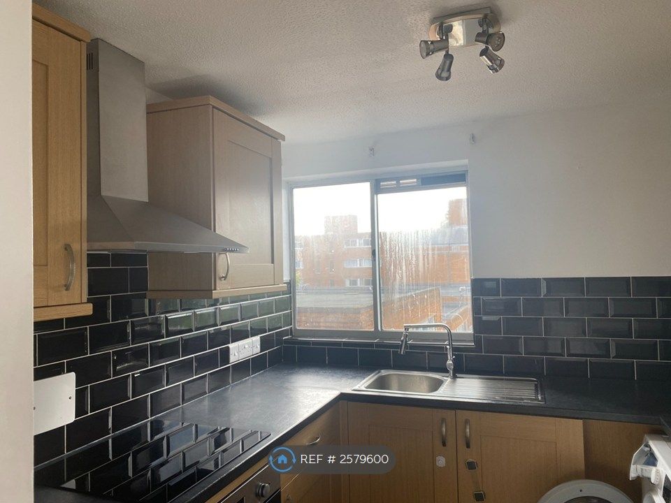 Property photo 2 of 9 Kitchen 1