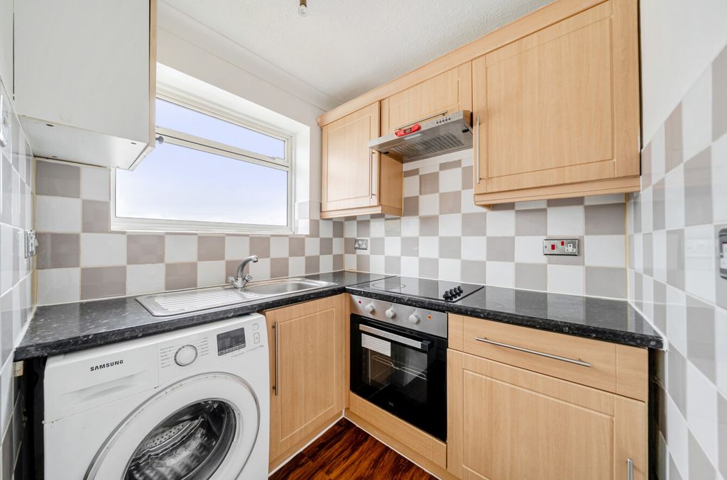 Property photo 2 of 9 1516331-16-6A9Abf...