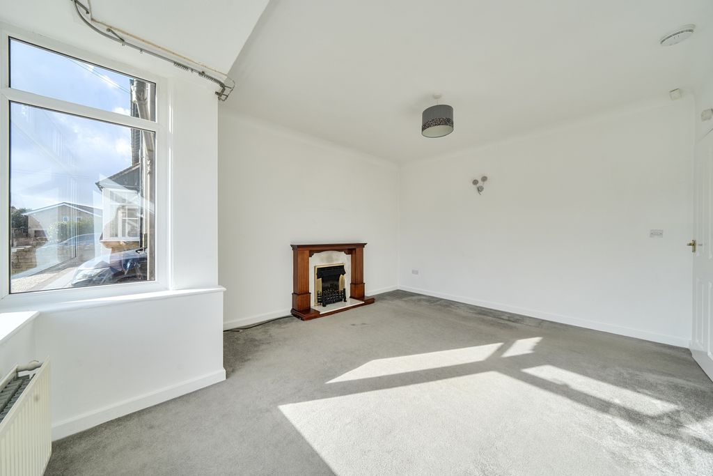 Property photo 3 of 18 Living Room