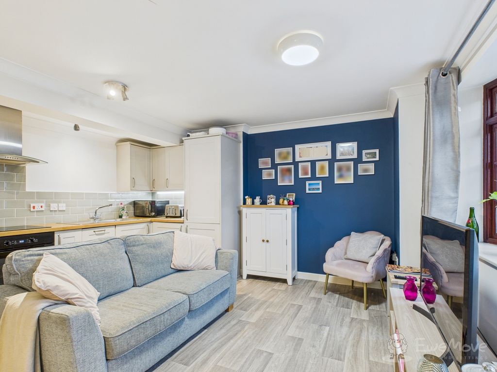 Property photo 3 of 9 Living Area