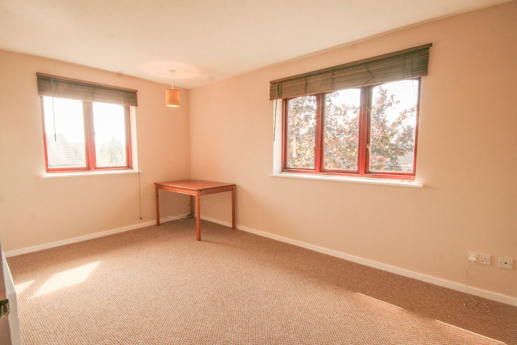 Property photo 2 of 5 Living Room
