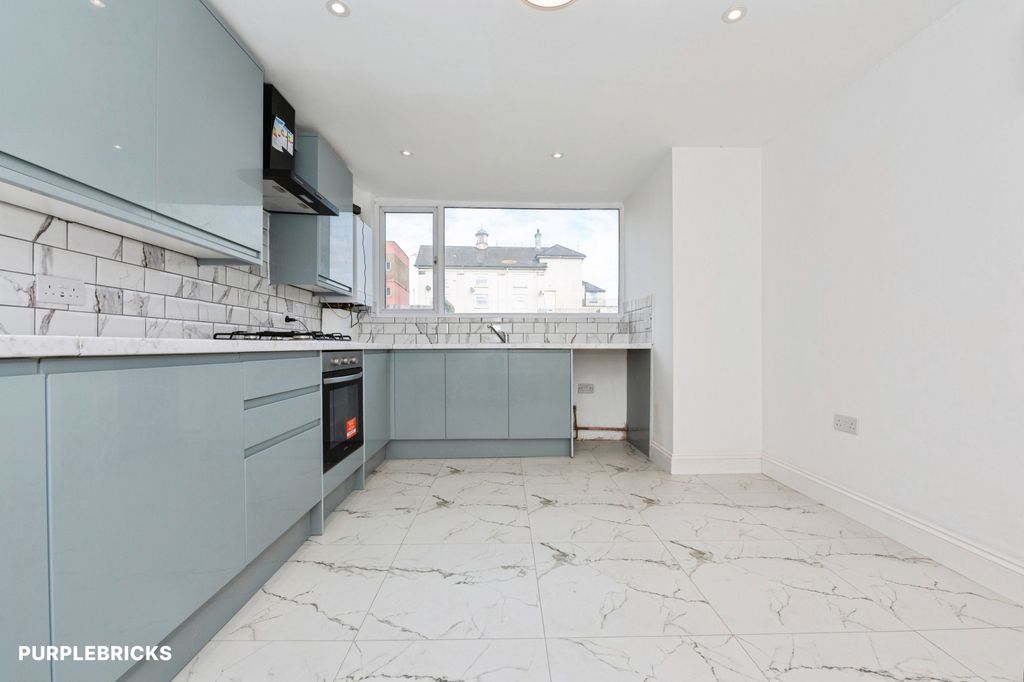 Property photo 3 of 19 Kitchen/Diner