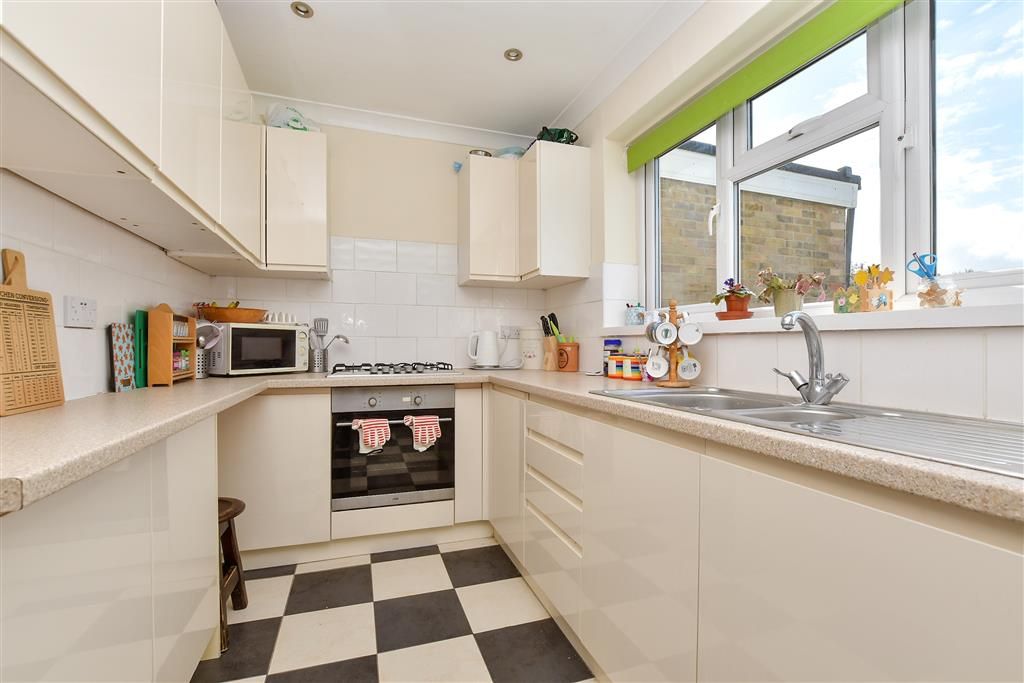 Property photo 3 of 10 Kitchen