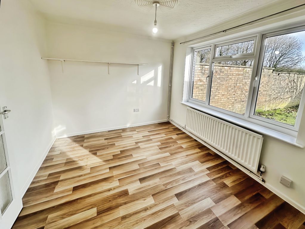 Property photo 3 of 11 Dining Room