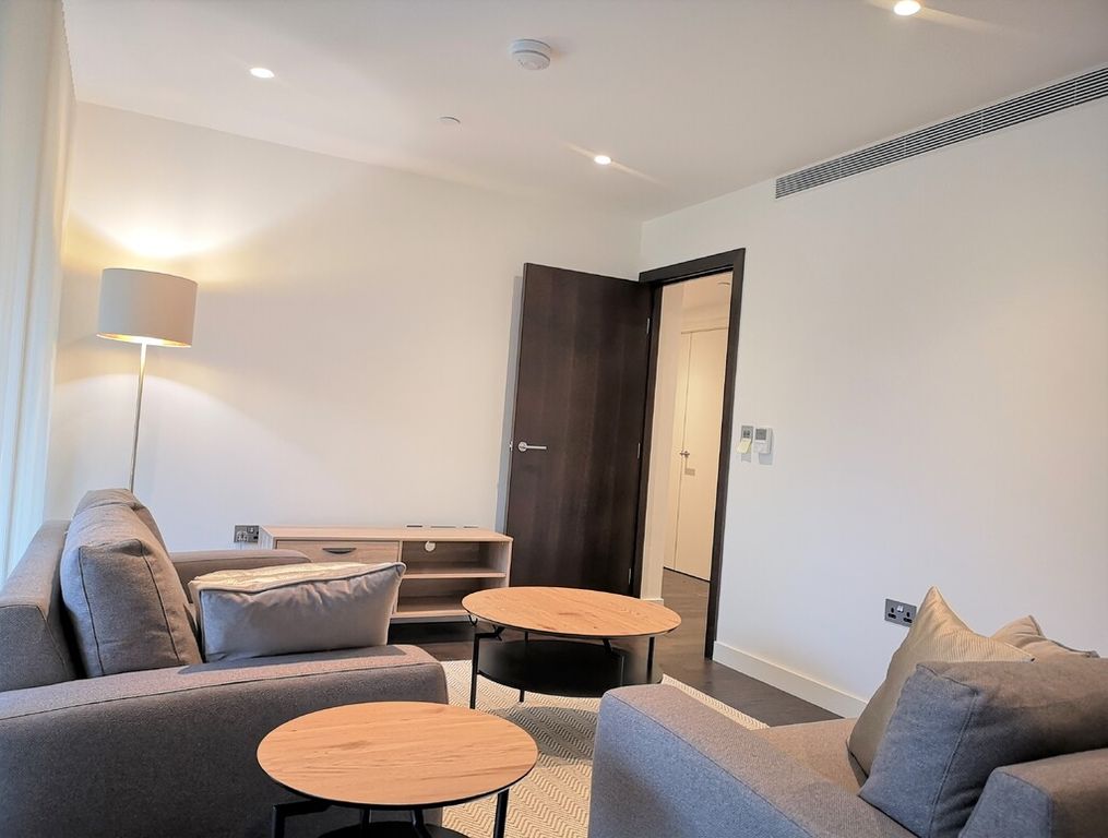 Property photo 3 of 16 Lounge