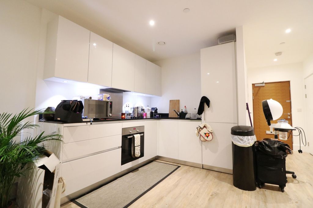 Property photo 3 of 14 Kitchen