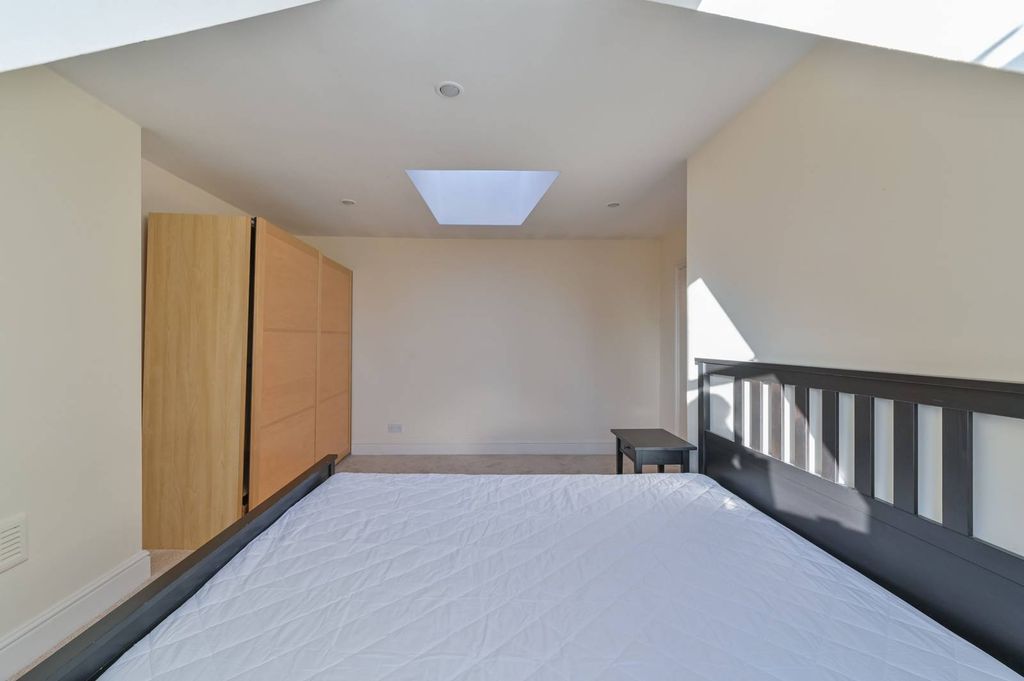 Property photo 3 of 23