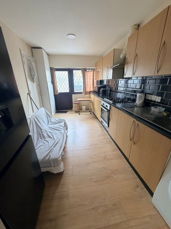 Property photo 1 of 5 A Lovely 2 Bedroom Flat Available To Rent In Ilford