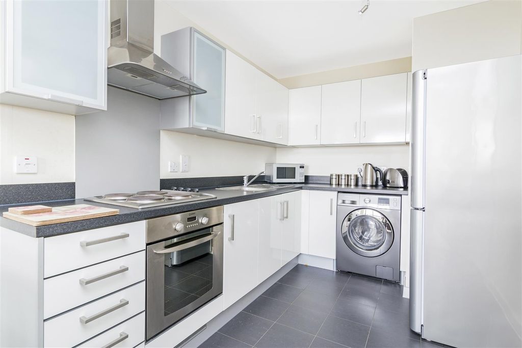 Property photo 2 of 11 Kitchen