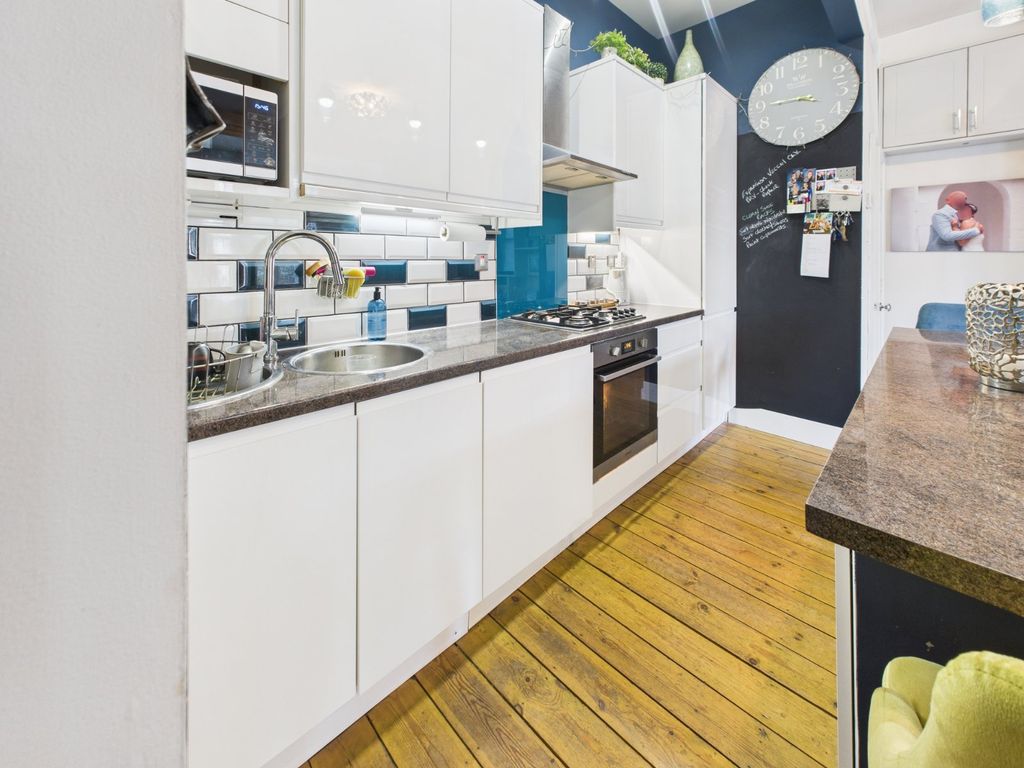 Property photo 3 of 6 Kitchen