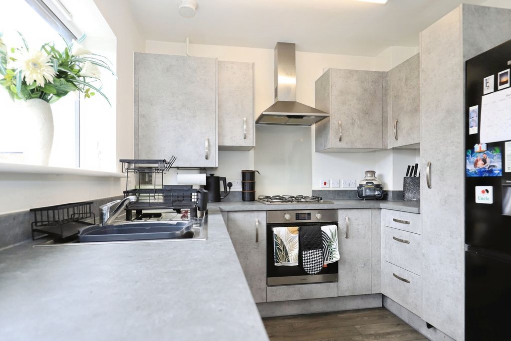 Property photo 3 of 20 Pbox-Img.Jpg