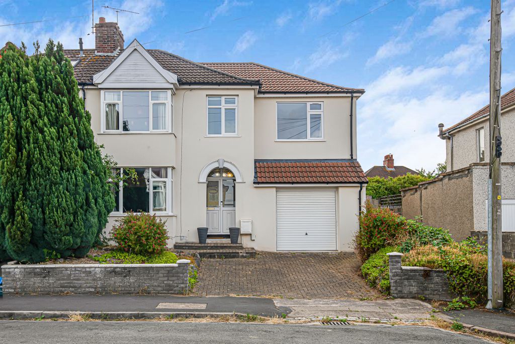 Property photo 2 of 36 Savoy Road