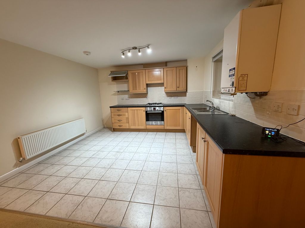 Property photo 3 of 14 Fitted Kitchen