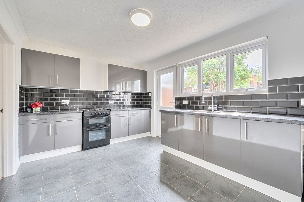 Property photo 3 of 22 Kitchen