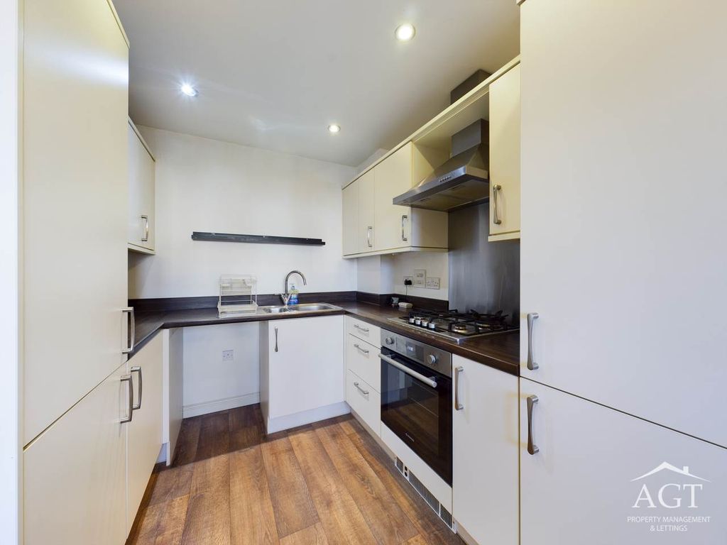 Property photo 3 of 17 Kitchen