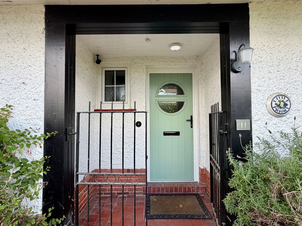Property photo 2 of 33
