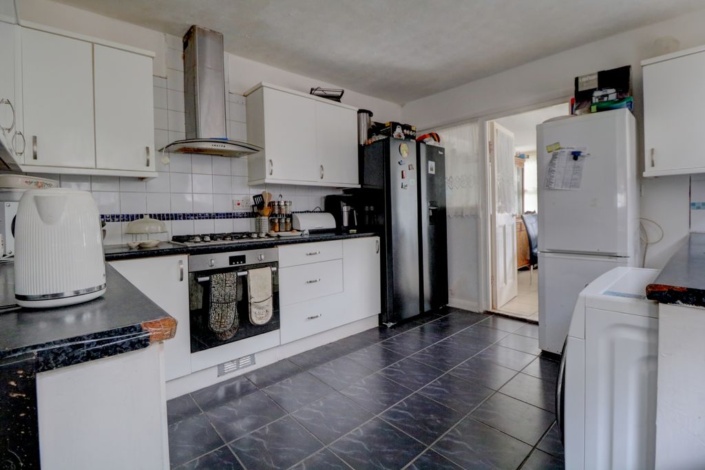 Property photo 2 of 15 Kitchen