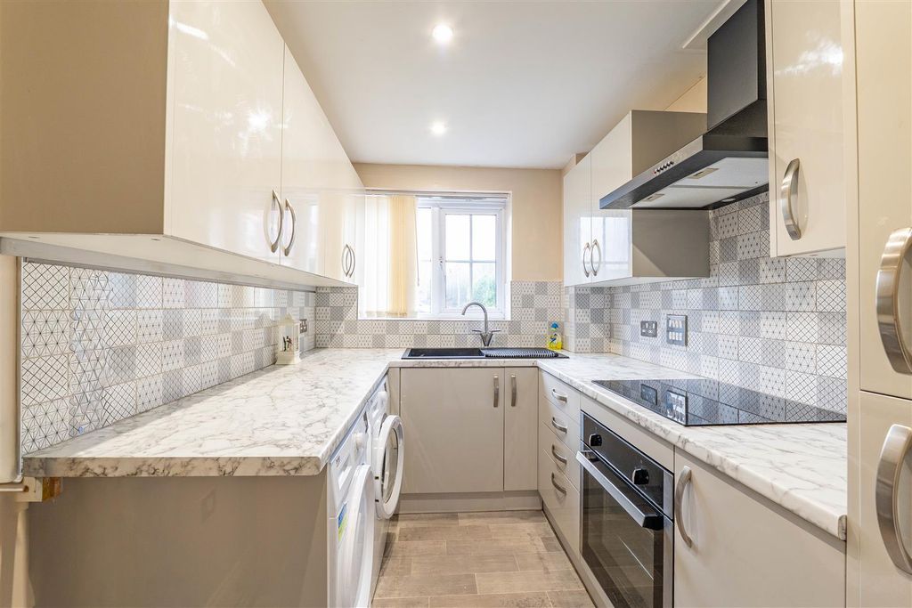 Property photo 3 of 12 Kitchen