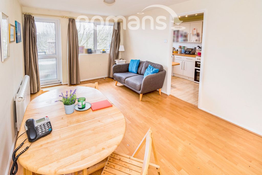 Property photo 2 of 10 4De1d18E-c0E5-4Df0-B